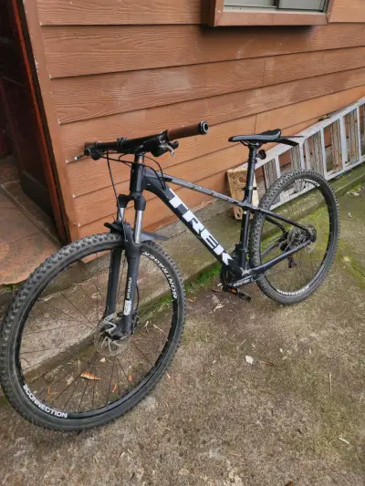 Bicicleta montaña Trek negra marlin 5 - miniatura 1