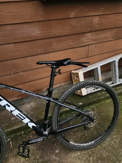 Bicicleta montaña Trek negra marlin 5 - miniatura 4