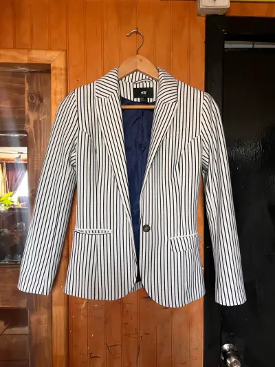 Blazer H&M rayado blanco y negro - miniatura 1