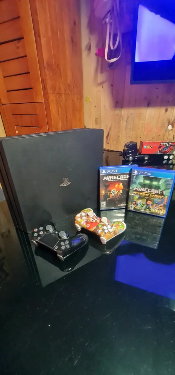 Consola PlayStation 4 con juegos