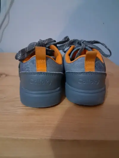 Zapatillas deportivas grises y naranjas - miniatura 3