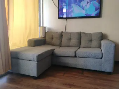 Sofá seccional gris - miniatura 1