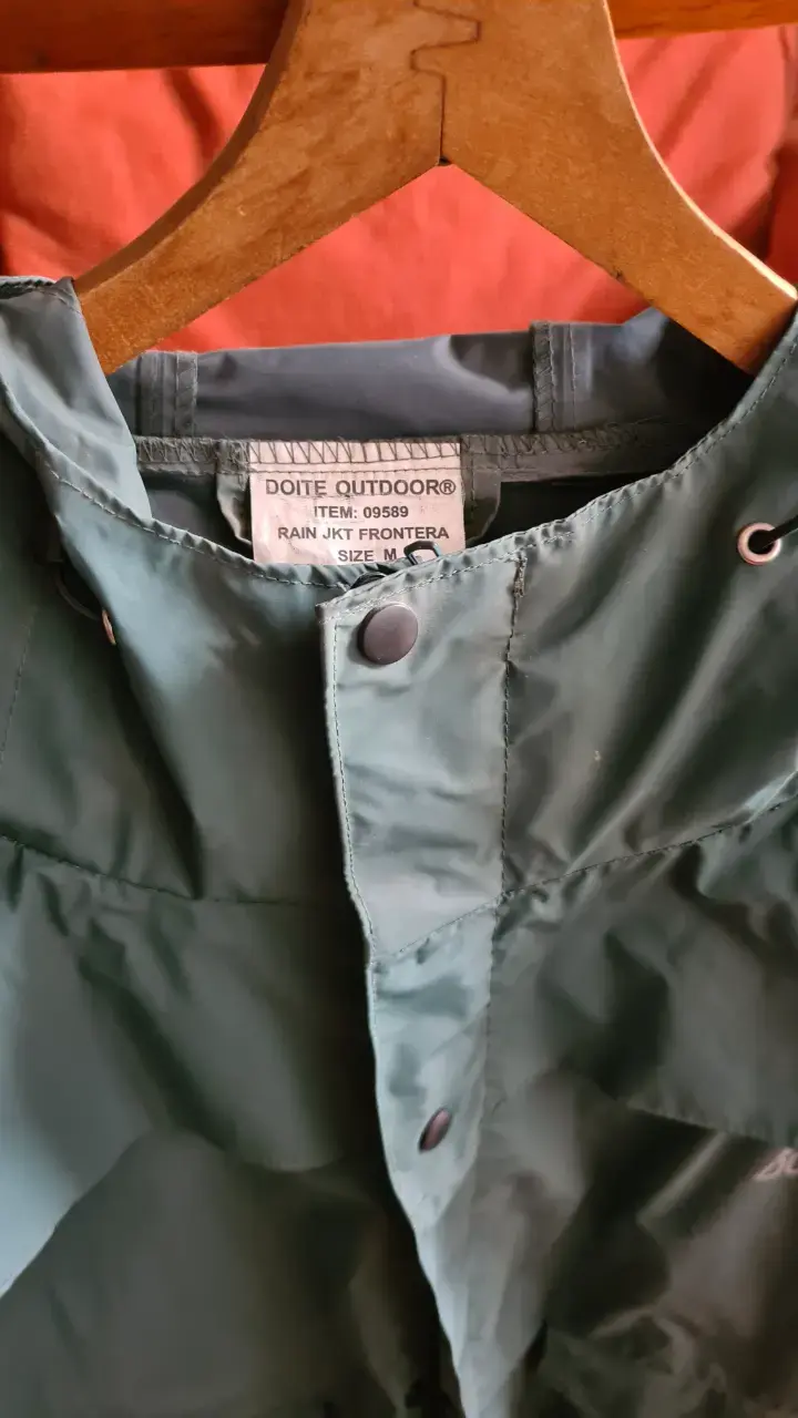 Chaqueta impermeable verde oliva DOITE talla M - 2