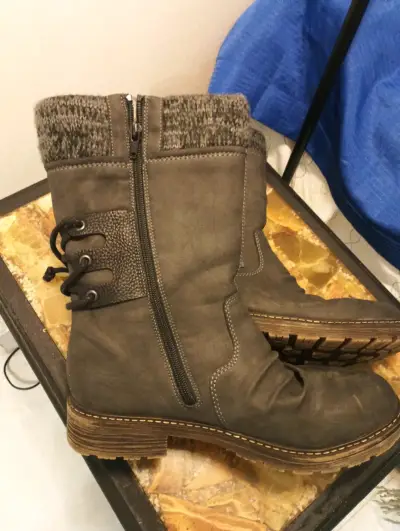 Botas marrones de cuero marca rieker - miniatura 1