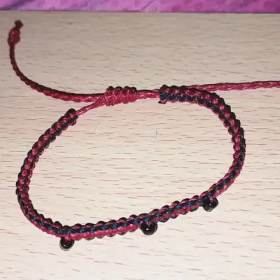 Pulsera artesanal rojo y negro - miniatura 1