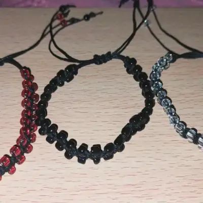 Pulsera artesanal rojo y negro - miniatura 5