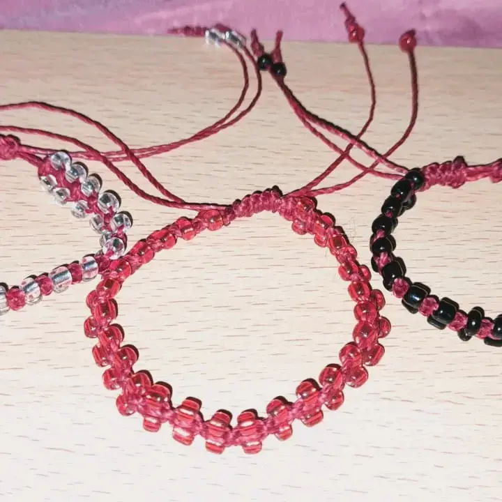 Pulsera artesanal rojo y negro - 6