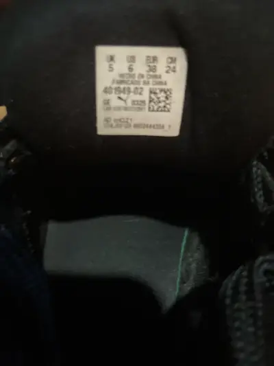 Zapatillas Puma negras usadas - miniatura 3