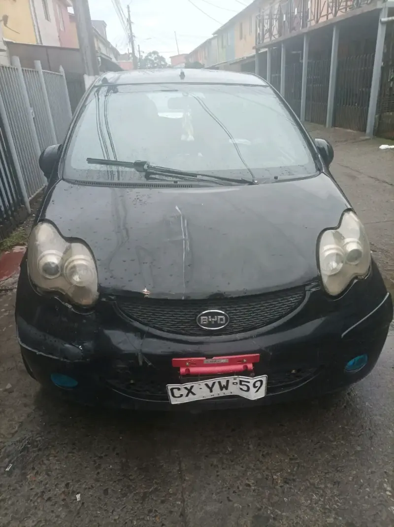 Auto BYD negro para repuestos - 1