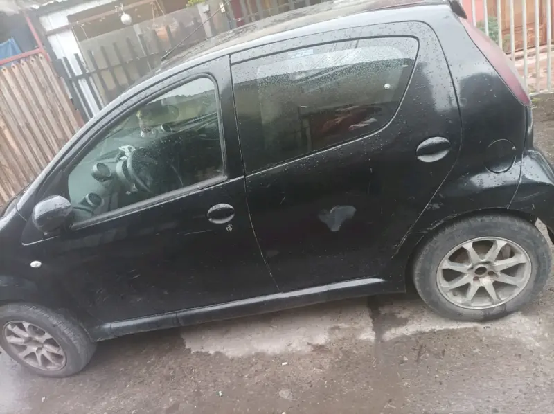 Auto BYD negro para repuestos - 3