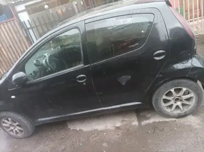 Auto BYD negro para repuestos - miniatura 3