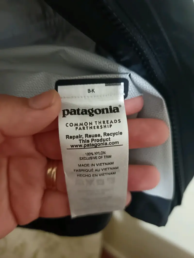 Abrigo impermeable negro - 3