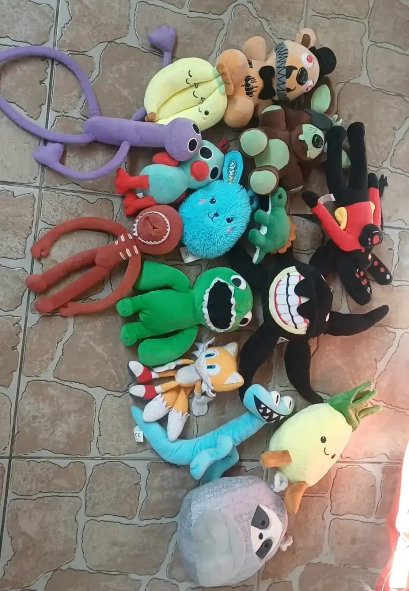 Lote de peluches coloridos - 3