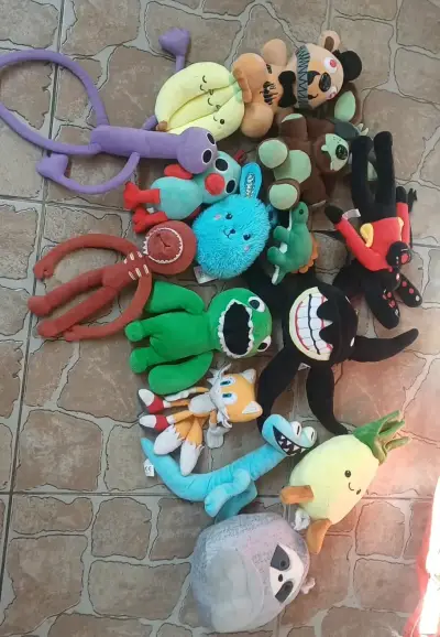 Lote de peluches coloridos - miniatura 3