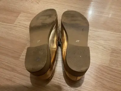 Zapatos de cuero dorados talla 37 - miniatura 1