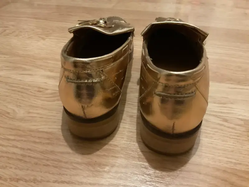 Zapatos de cuero dorados talla 37 - 2