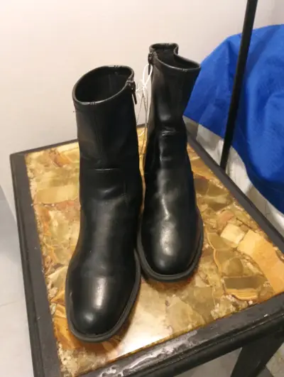 Botines negros de cuero - miniatura 1