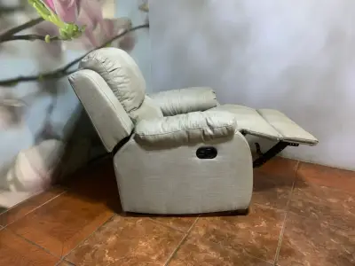 Sillón reclinable gris claro - miniatura 2