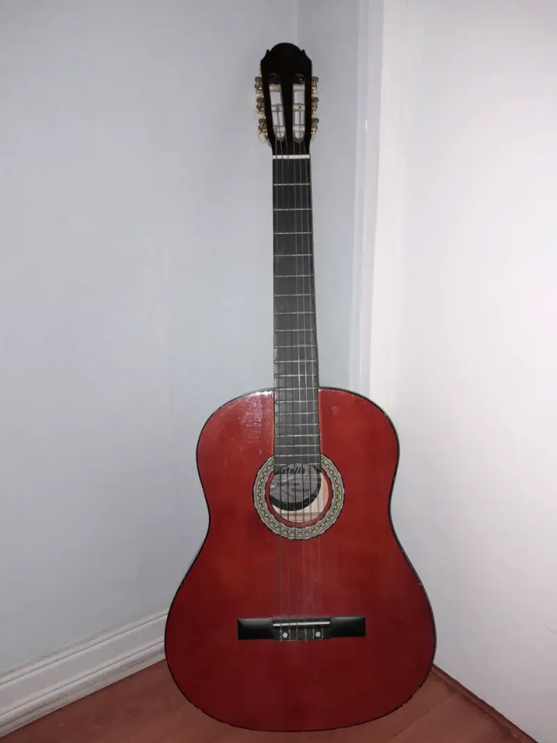 Guitarra clásica de madera - 1