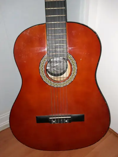 Guitarra clásica de madera - miniatura 2
