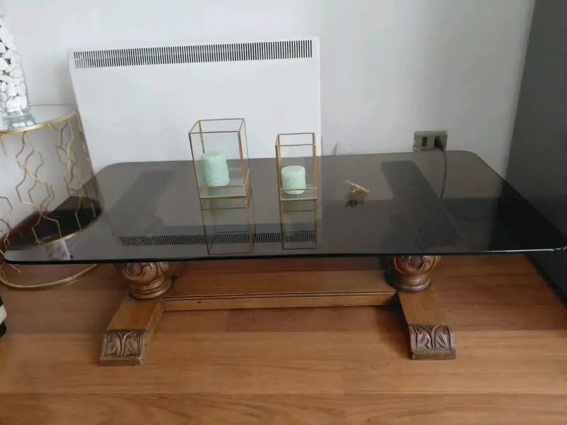 Mesa de centro con cubierta de vidrio
