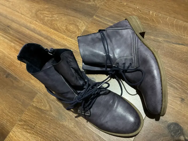 Botines de cuero morado oscuro