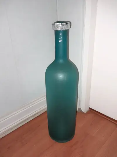Botella decorativa de vidrio azul - miniatura 3