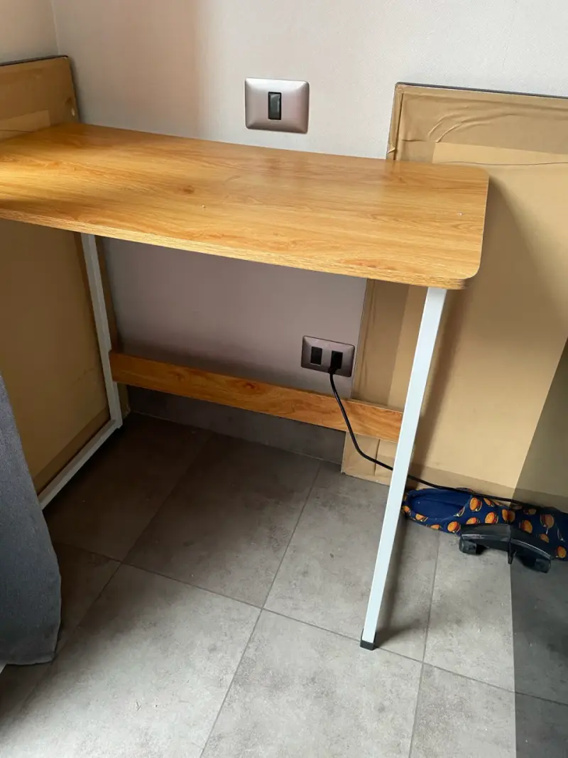Escritorio de madera compacto - 2