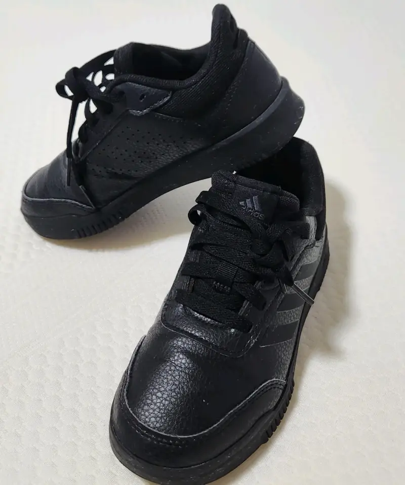 Zapatillas negras deportivas - 2