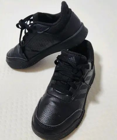 Zapatillas negras deportivas - miniatura 2