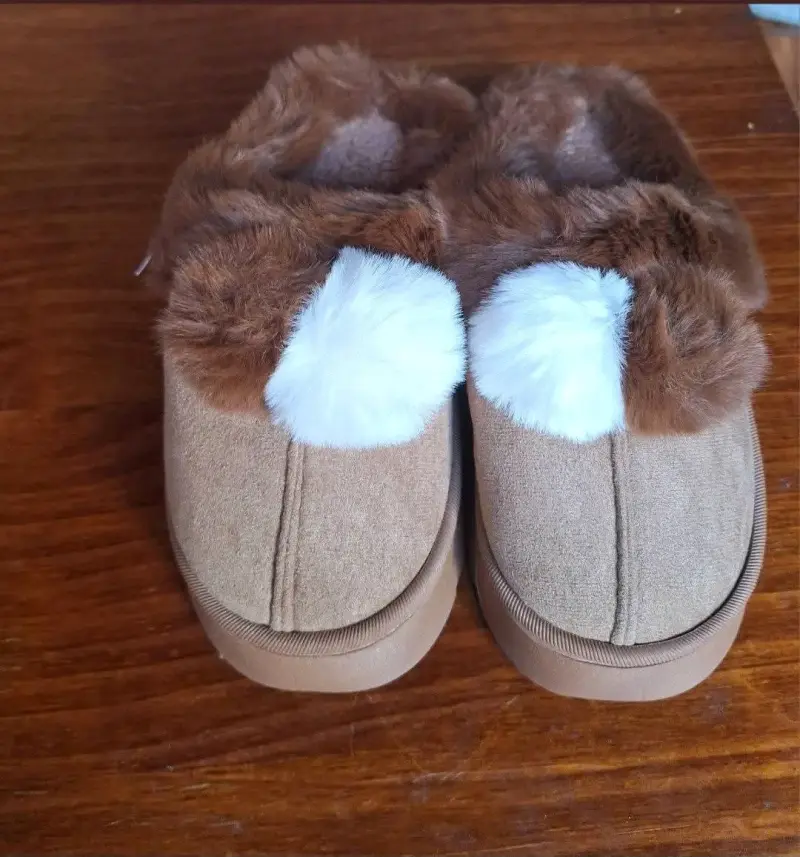 Pantuflas con pompones - 1