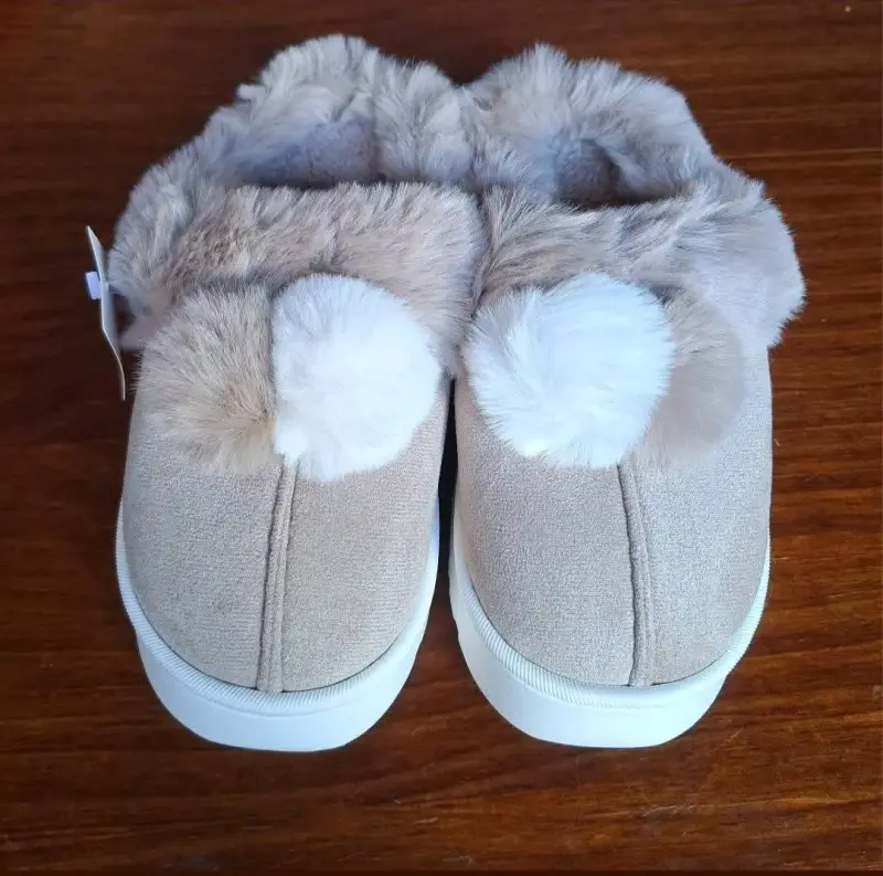 Pantuflas con pompones - 3