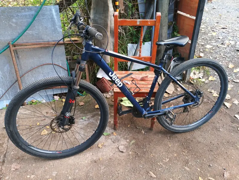 Bicicleta Jeep azul montaña - 3
