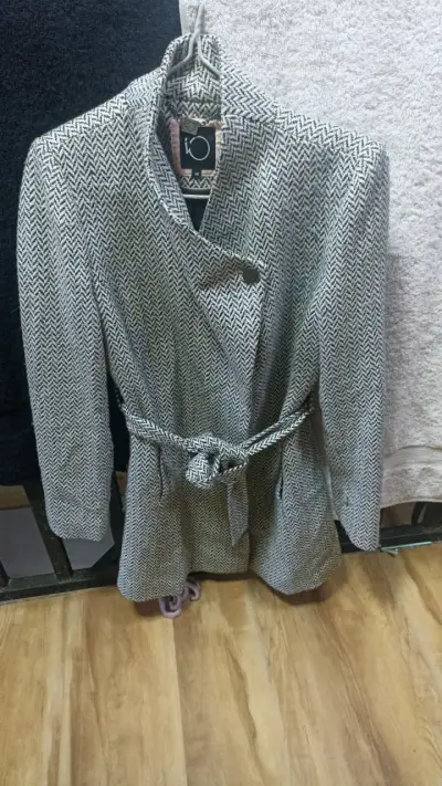 Abrigo de lana gris con cinturón - miniatura 1