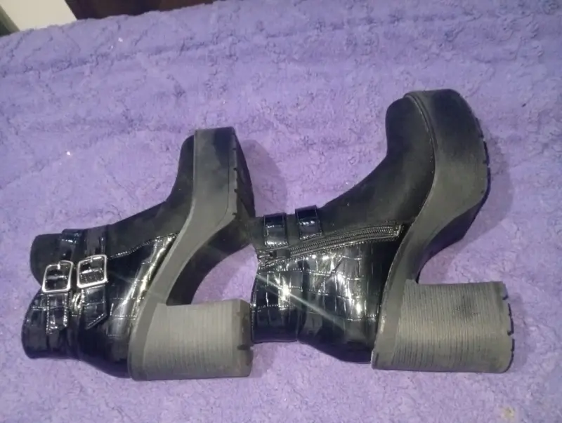 Botines negros con hebillas - 3