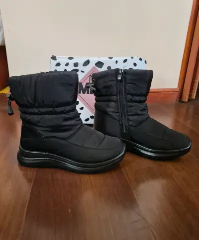 Botas de invierno negras e impermeables - miniatura 1