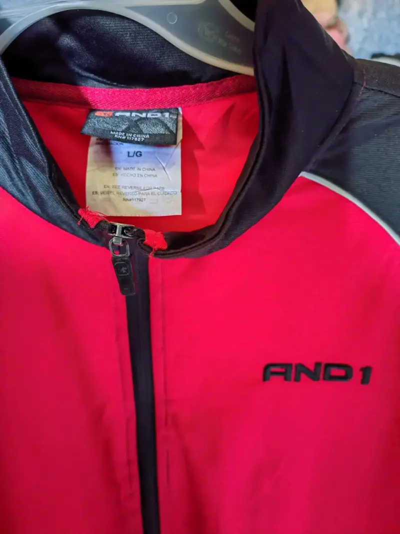 Chaqueta deportiva roja con cierre - 2