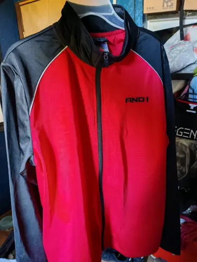 Chaqueta deportiva roja con cierre - miniatura 3
