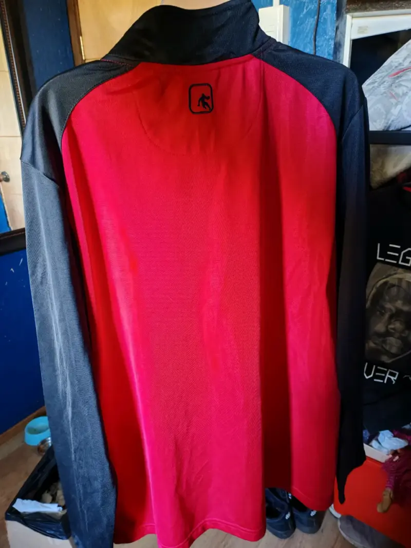 Chaqueta deportiva roja con cierre - 4