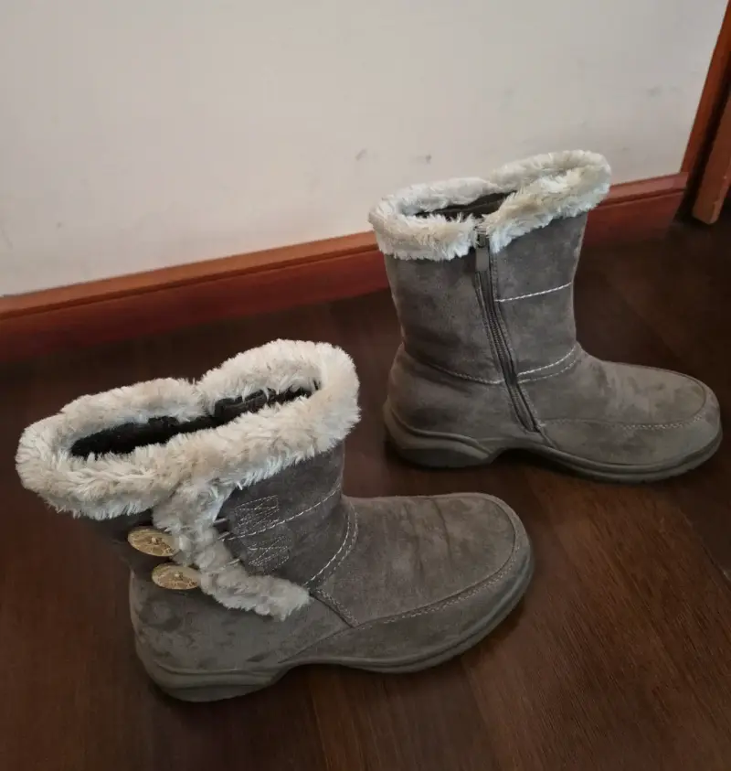 Botas de invierno color entre gris y beige - 4