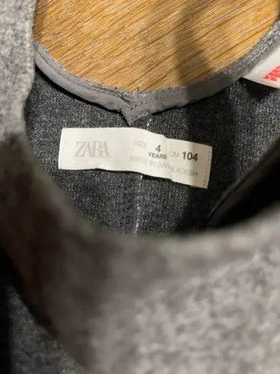 Vestido Zara gris con botones laterales - miniatura 2