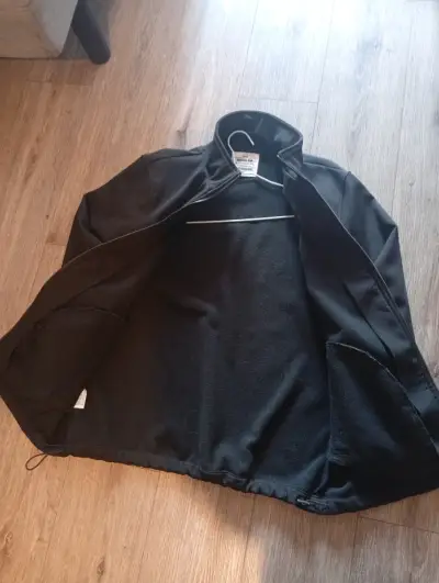 Chaqueta negra con forro claro - miniatura 3
