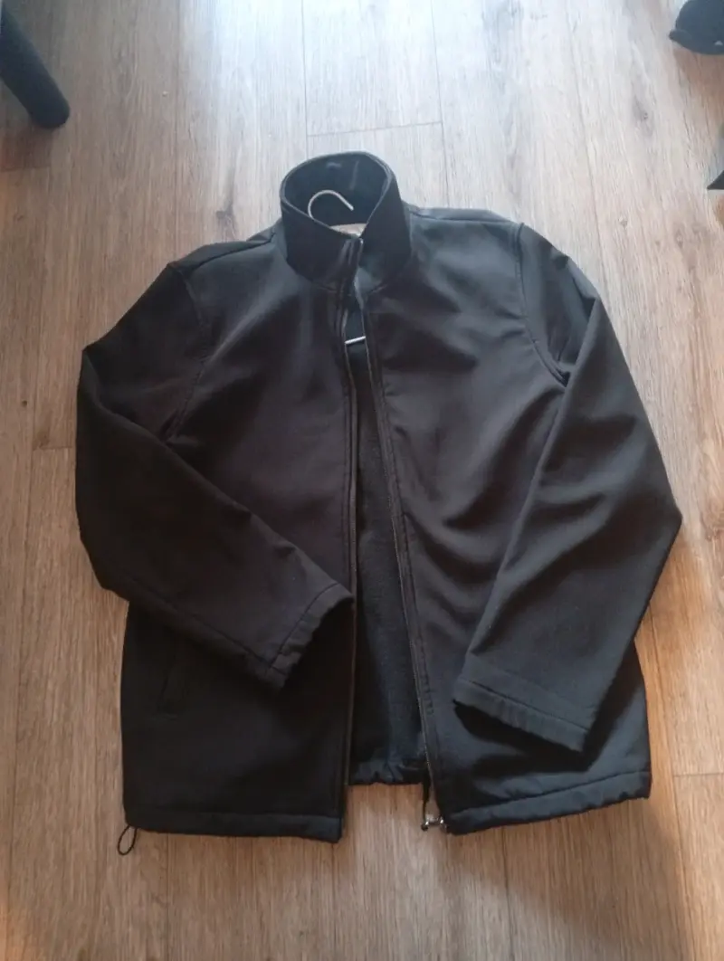 Chaqueta negra con forro claro - 4