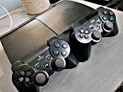 Consola PS3 incluye 27 juegos instalados - miniatura 1