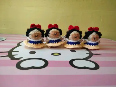 Llaveros amigurumi  capiprincesas - miniatura 1