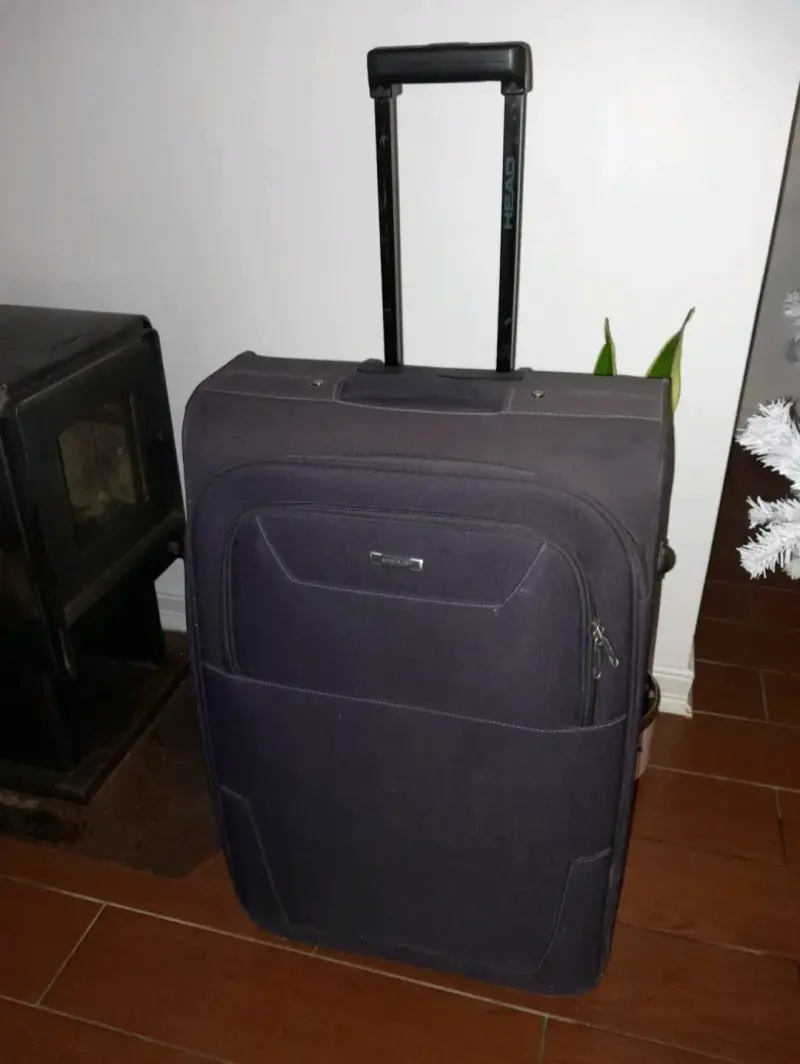Maleta de viaje morada con ruedas - 1