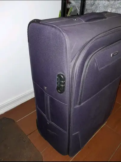 Maleta de viaje morada con ruedas - miniatura 3