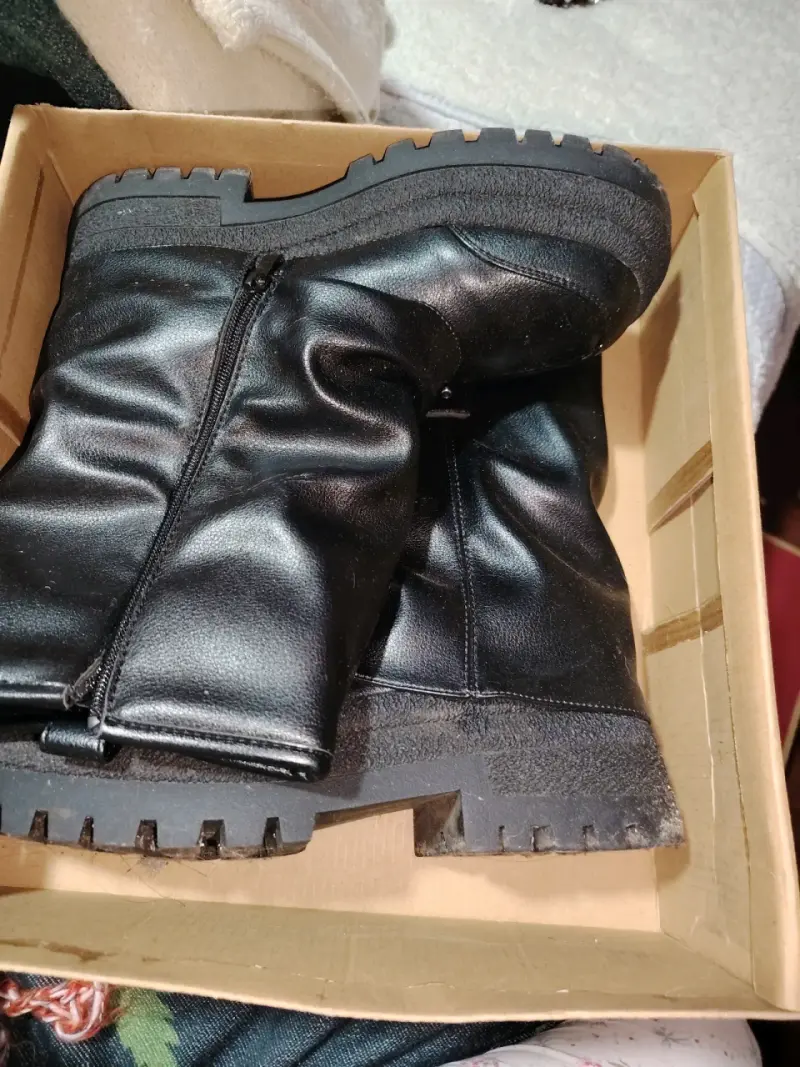 Botas negras con suela gruesa - 4