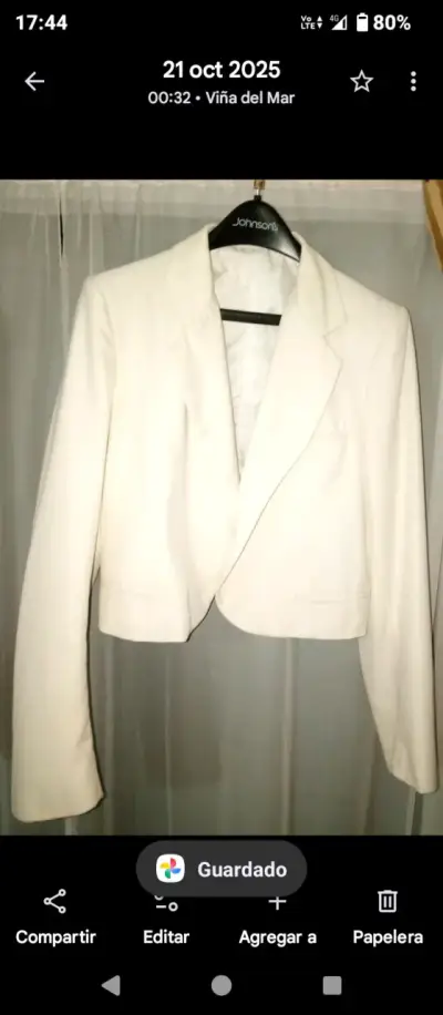 Blazer blanco,pantalón a rayas elegante. - miniatura 1