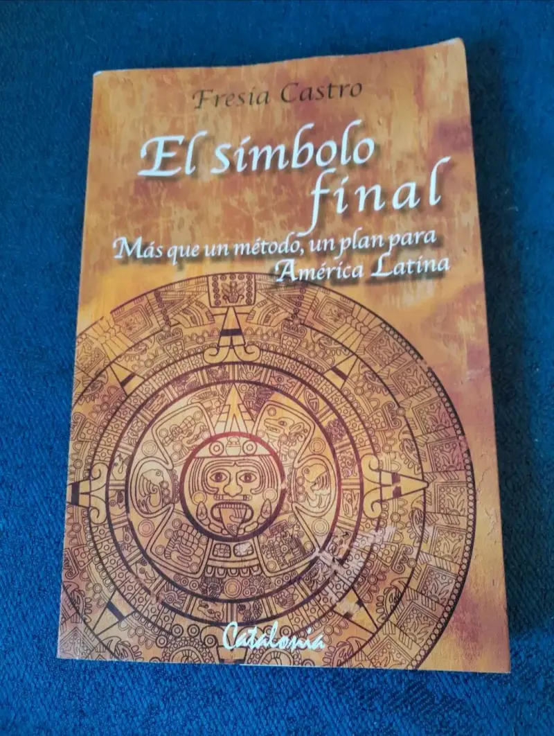 Libro 'El símbolo final' por Fresia Castro - 1
